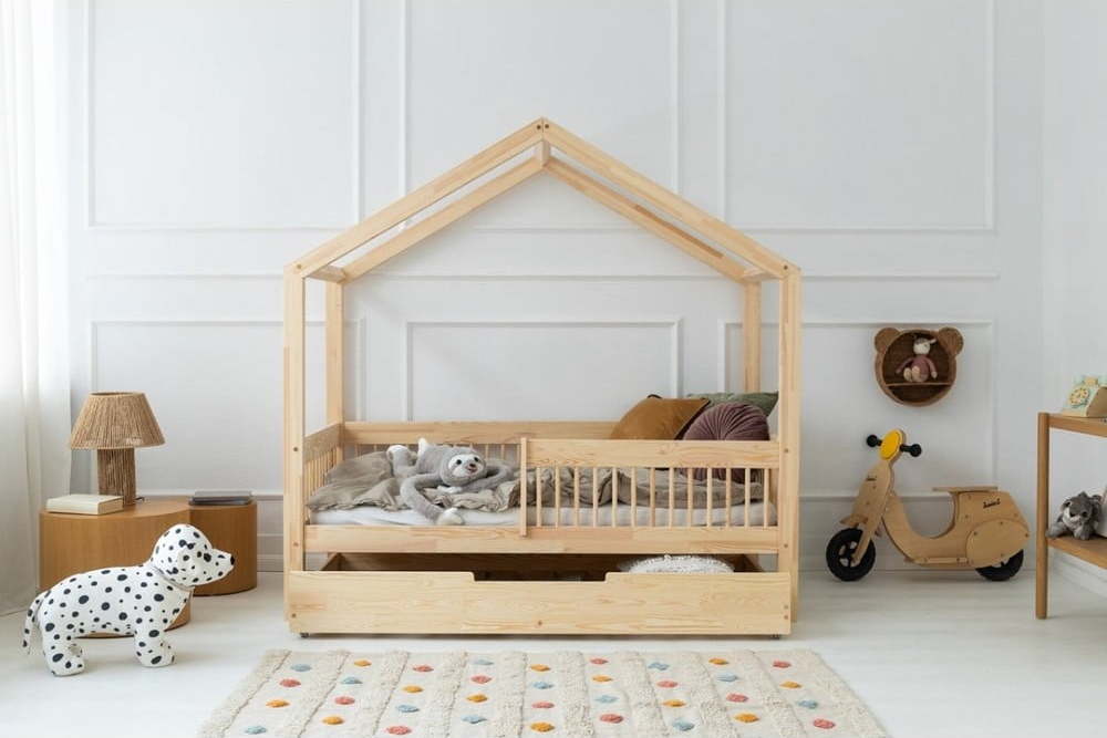 Domečková dětská postel z borovicového dřeva s úložným prostorem a výsuvným lůžkem v přírodní barvě 90x140 cm Mila RMW – Adeko Adeko