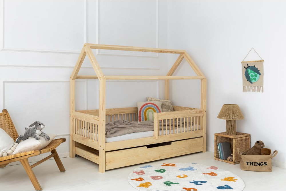 Domečková dětská postel z borovicového dřeva s úložným prostorem a výsuvným lůžkem v přírodní barvě 90x200 cm Mila MBW – Adeko Adeko