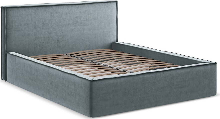 Světle modrá čalouněná dvoulůžková postel s úložným prostorem s roštem 140x200 cm Anani – Makamii Makamii