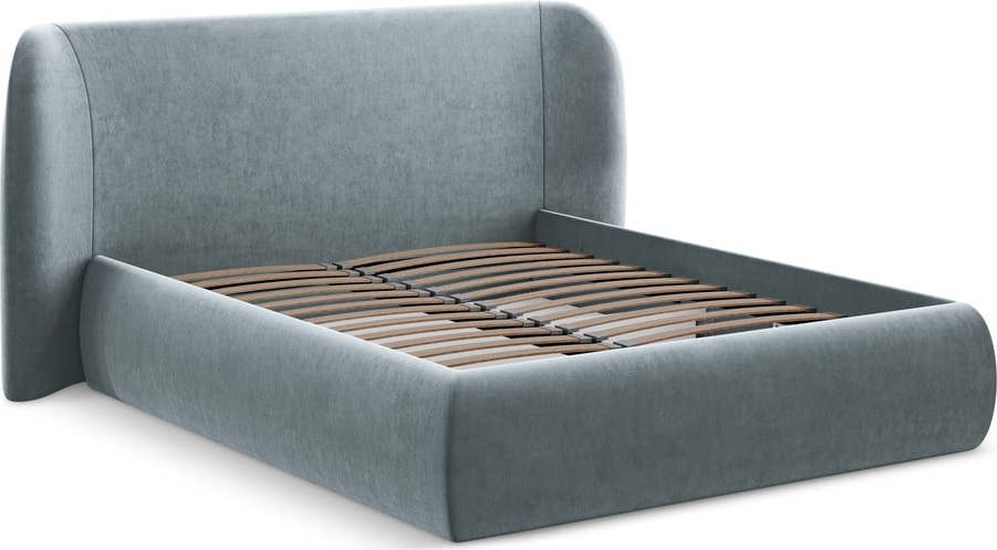 Světle modrá čalouněná dvoulůžková postel s úložným prostorem s roštem 160x200 cm Hauke – Makamii Makamii