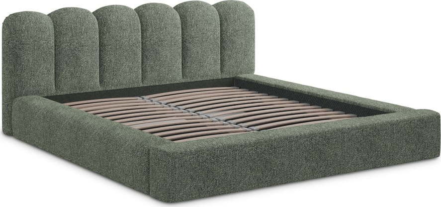 Zelená čalouněná dvoulůžková postel s úložným prostorem s roštem 180x200 cm Mano – Makamii Makamii
